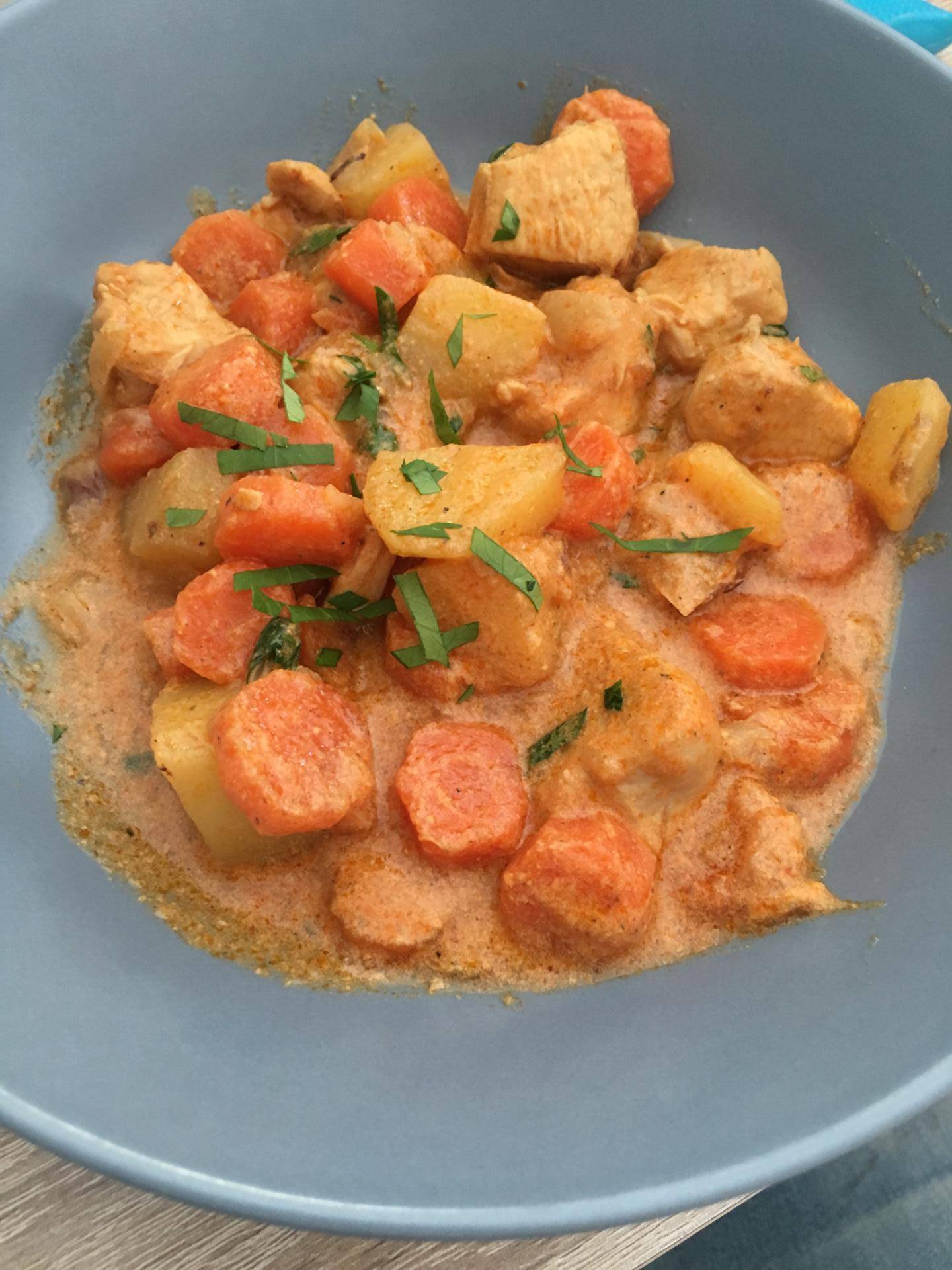 Curry de poulet, carottes et pommes de terre - Recepten Cookeo | Moulinex