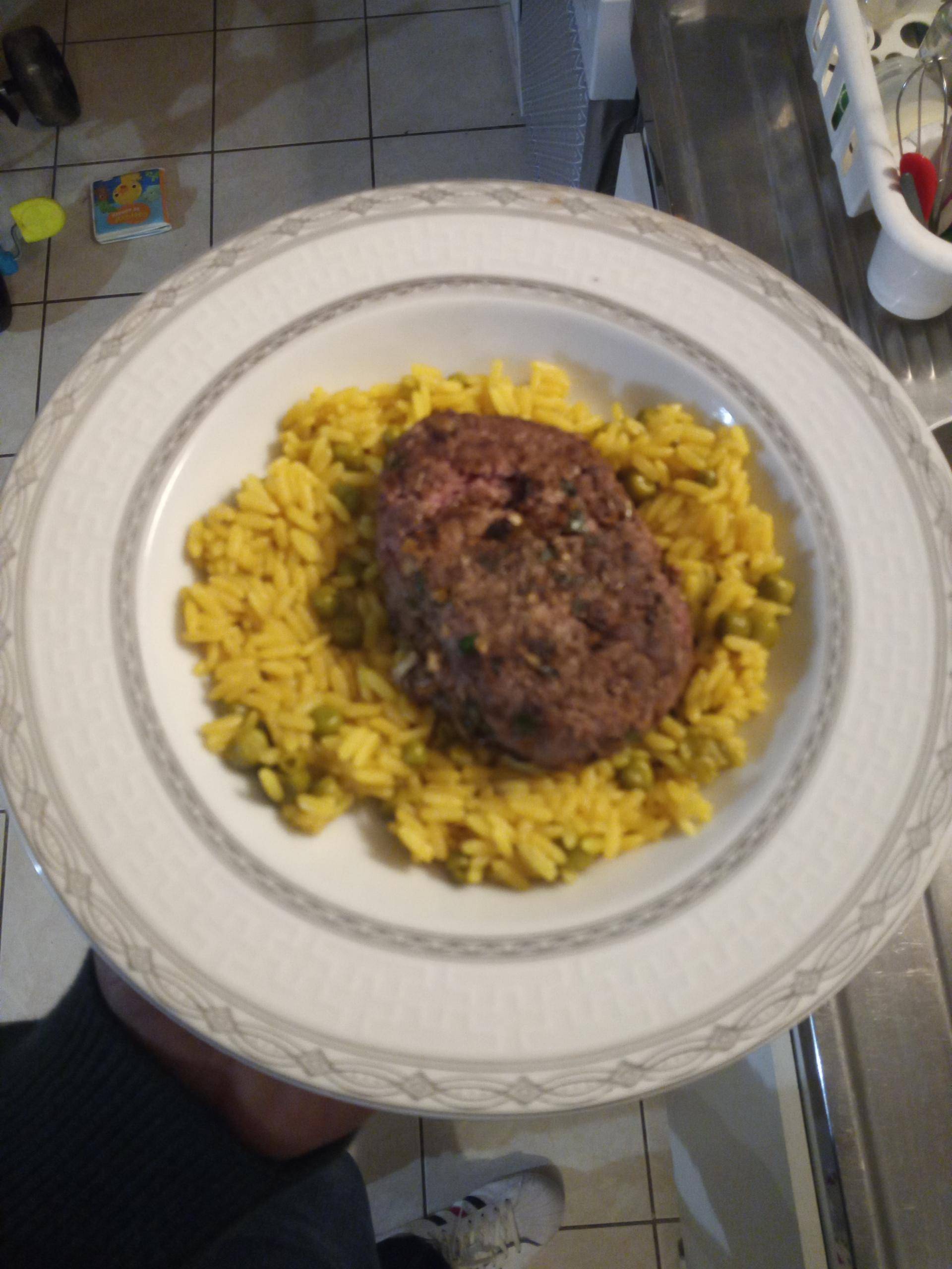 Steak haché sur son lit de riz petit pois au curry - Recepten Cookeo | Moulinex