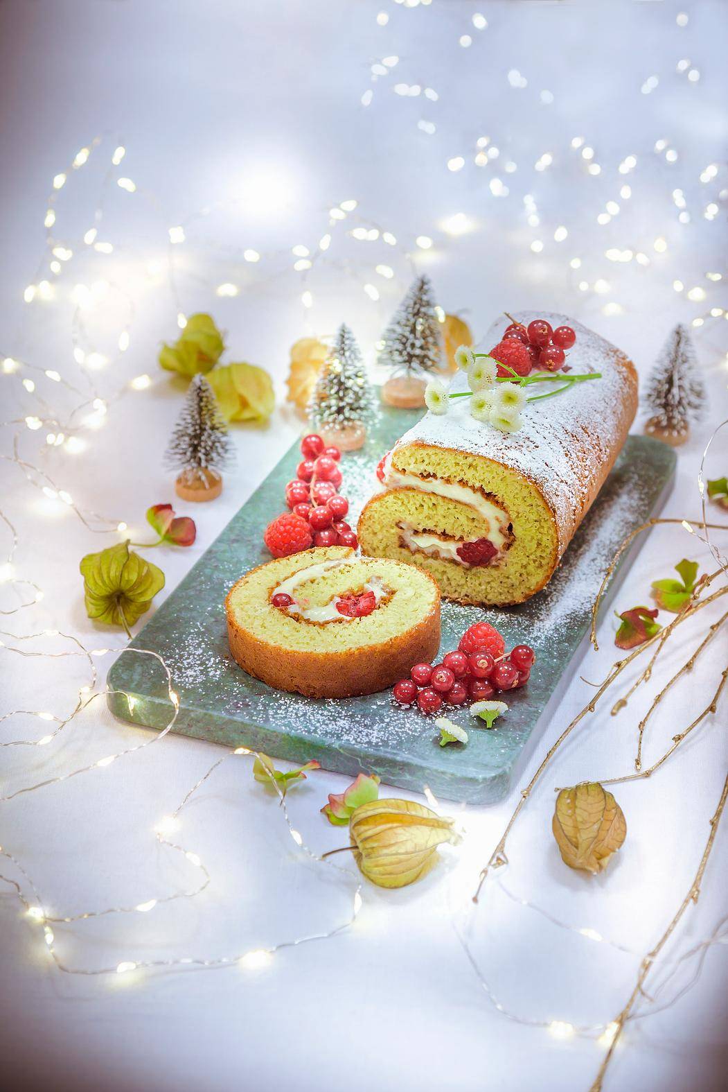 Bûche aux pistaches, fruits rouges et crème vanille - Recette Companion | Moulinex